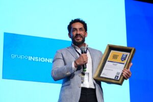 Alessandro Gonçalves recebe o Prêmio Mesc 2025